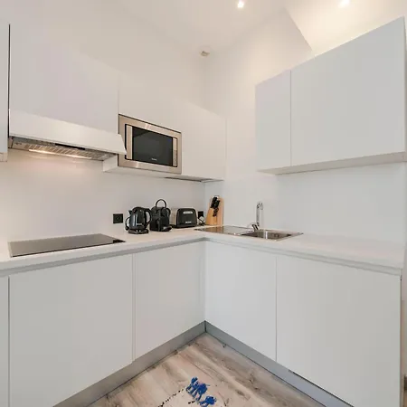 1 Bedroom Centre Rue D'antibes *