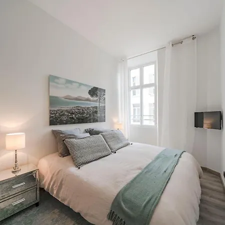 1 Bedroom Centre Rue D'antibes *